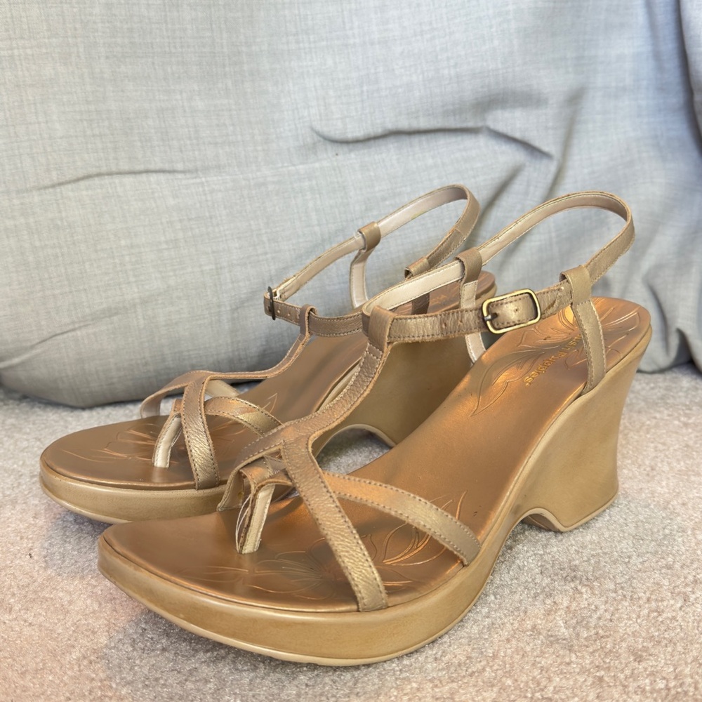 HUSH PUPPIES Carnival Rose Gold Leather sandals